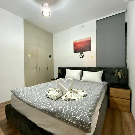 Luxurious Brand New In The Centre דירה