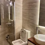Luxurious Brand New In The Centre 凯里尼亚